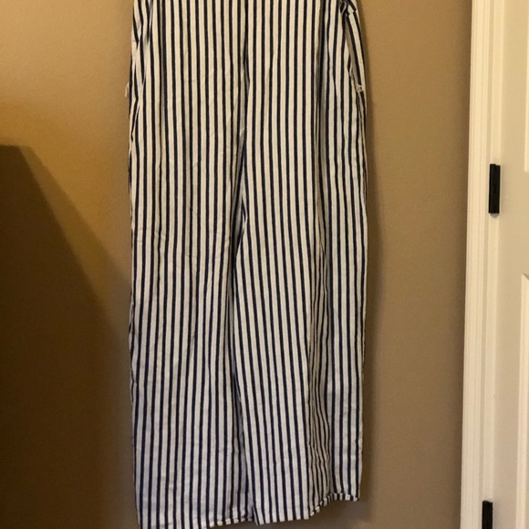 A casual jumpsuit - Picture 2 of 4